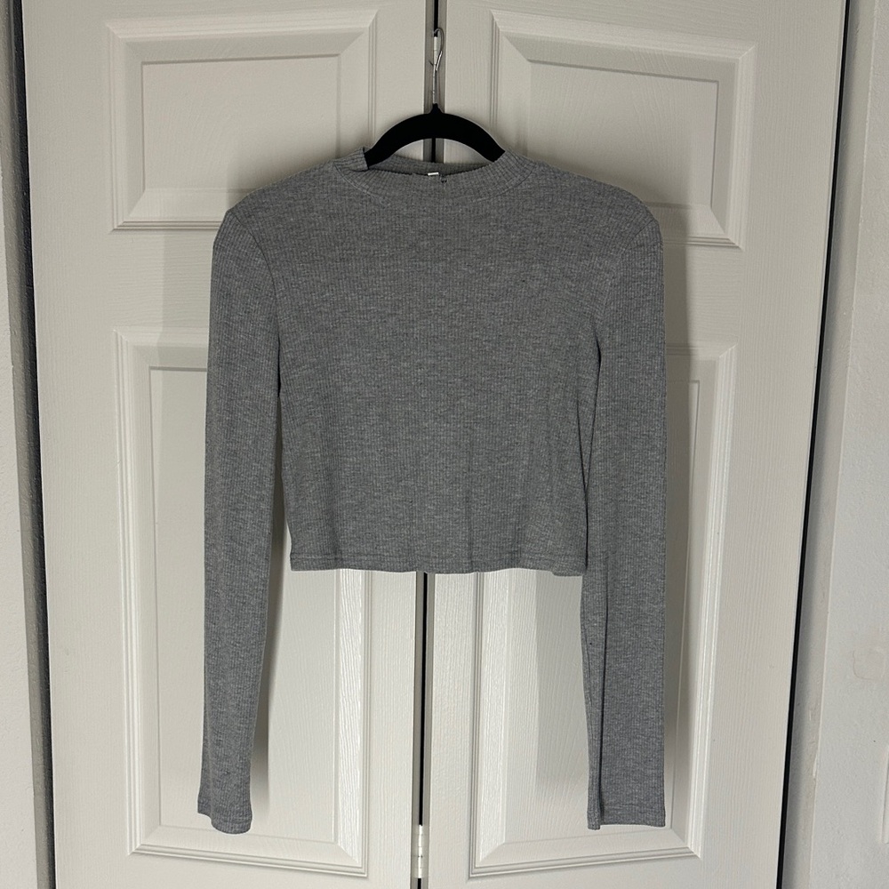 Gray Long Sleeve Crop Top